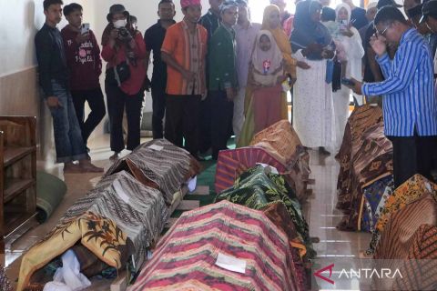 15 orang tewas akibat perahu terbalik di Teluk Liana Bangai