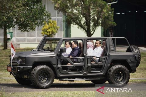 Prabowo sopiri Jokowi saat kunjungi PT Pindad