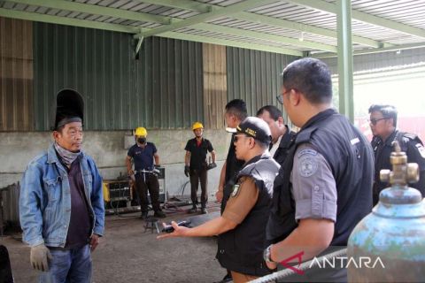 Razia tenaga kerja asing di Dumai