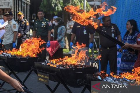 Pemusnahan rokok ilegal