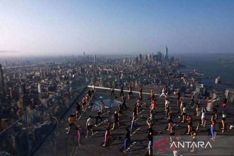 Sensasi yoga di ketinggian Kota New York