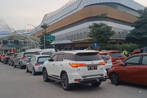 ASDP Merak optimalkan kantong parkir urai kepadatan