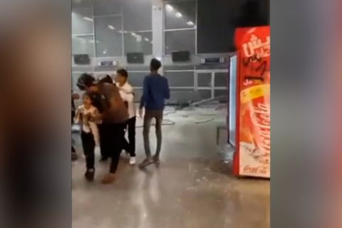 Badai dahsyat hancurkan bandara di Yaman, 11 orang luka