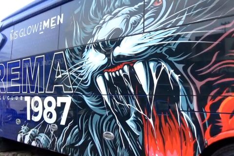 Bus baru bergambar Singo Edan, hibah mantan Presiden Klub Arema FC