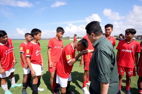 Ketum PSSI Erick Thohir tinjau seleksi Timnas U-17 di Bali