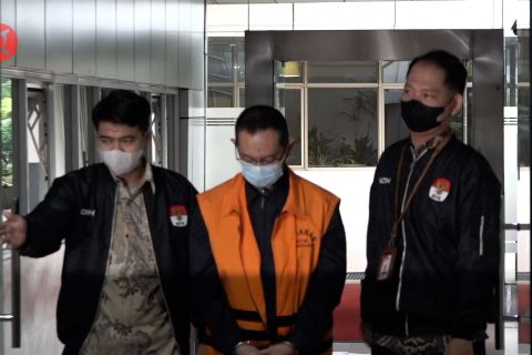 KPK tahan mantan Kepala Bea Cukai Makassar Andhi Pramono