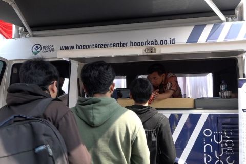Mobil&nbsp;Bogor Career Center keliling ke 40 titik layani pencari kerja