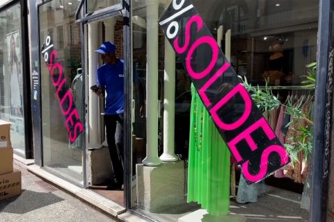 Obral musim panas di Prancis diperpanjang, omzet penjualan rendah