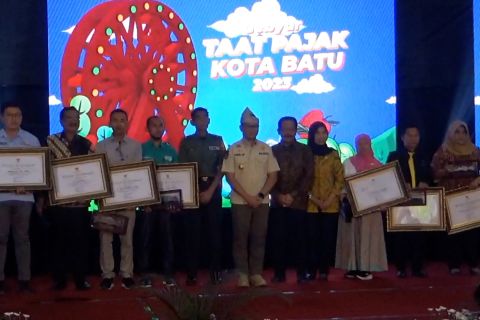 Pemerintah Kota Batu berikan penghargaan kepada 8 wajib pajak