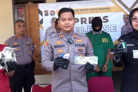 Polsek Nanggalo tangkap pelaku penggelapan puluhan mobil rental