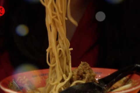 Makan rasa nostalgia superhero tahun 2000-an di Ultramen