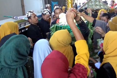 Merekam jejak kerajaan Singosari dengan kirab tumpeng