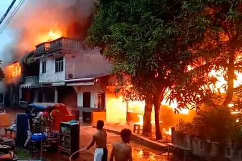 Sembilan rumah warga di Pulau Bulu terbakar, satu lansia meninggal