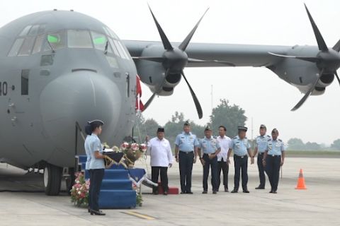 Prabowo serahkan Super Hercules ke AU, soroti perlunya pertahanan kuat