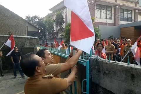 Pemkot Tangerang bagikan 1.000 bendera di wilayah Ciledug