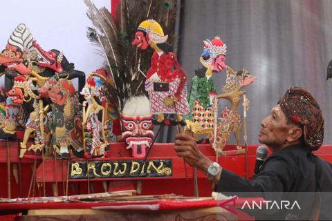 Jamasan wayang krucil di Kediri