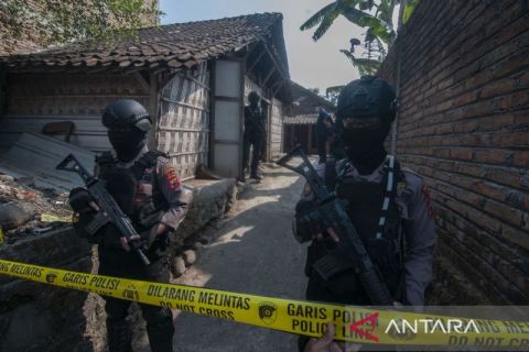 Polisi olah tempat kejadian perkara rumah terduga teroris