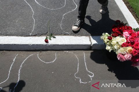 Aksi seni untuk korban tragedi Kanjuruhan