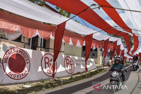 Lorong bendera Merah Putih di Tasikmalaya.