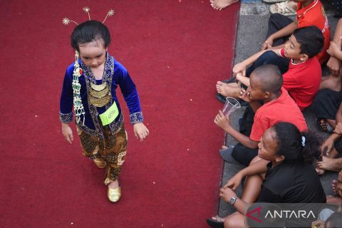 Lomba peragaan busana daerah meriahkan HUT RI