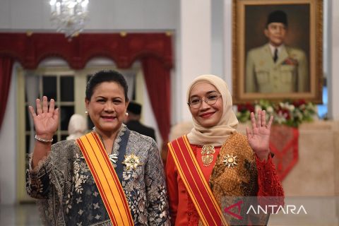 Ibu Negara Iriana terima Tanda Kehormatan Bintang Adipradana
