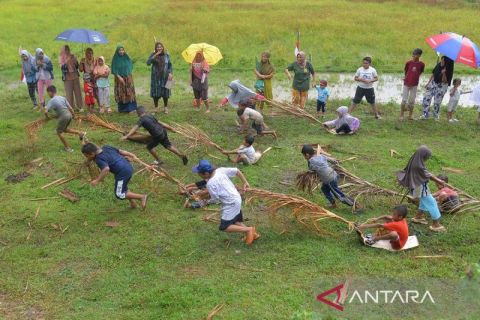 Lomba permainan rakyat di Desa Wisata Kampung Nusa