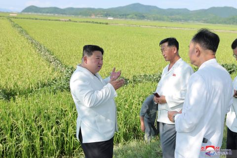 Kim Jong Un  kunjungi pertanian yang terkena dampak topan