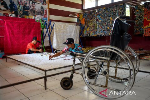 Pelatihan membatik untuk disabilitas