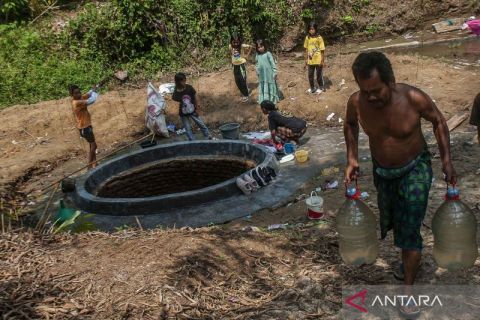 Terdampak kemarau, lima kampung di Lebak krisis air