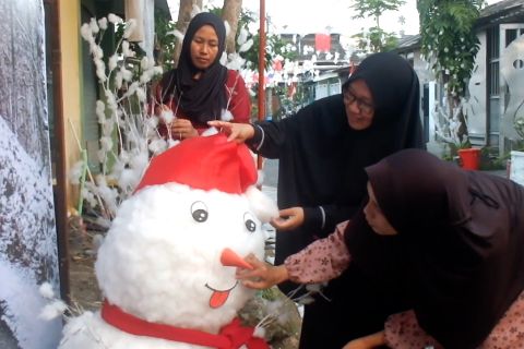 Semangat warga menghias lingkungan meriahkan HUT ke-78 kemerdekaan RI