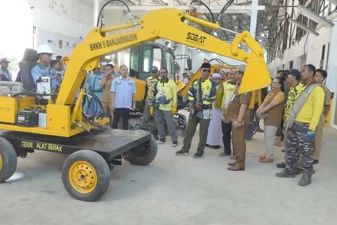 Gubernur Kalsel apresiasi ekskavator mini karya SMKN 5 Banjarmasin