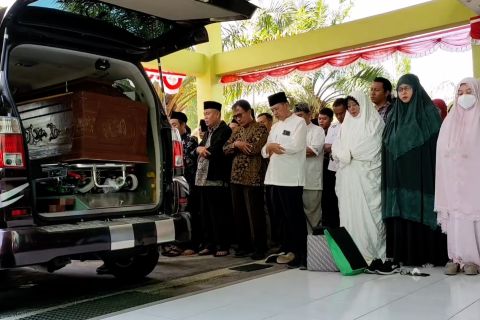 Jenazah Silviani, dosen UIN Surakarta dishalatkan di atas ambulans