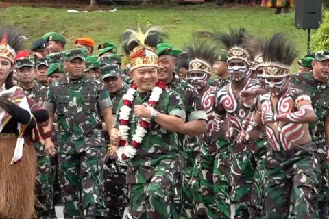Kasad Dudung ingatkan prajurit di daerah rawan  selalu waspada