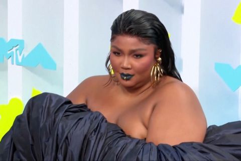 Lizzo digugat mantan penari gara-gara lingkungan kerja buruk