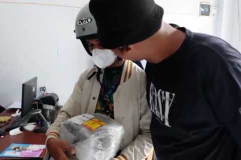 Polresta Kendari gagalkan penyelundupan 1 Kg ganja lewat ekspedisi