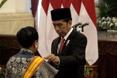 Presiden anugerahkan bintang tanda kehormatan kepada 18 tokoh