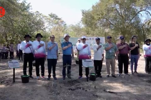 Kapolri ajak delegasi AMMTC tanam pohon di Taman Nasional Komodo
