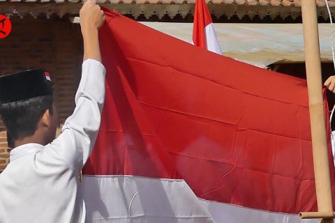 Semangat pengibar bendera disabilitas dan santri ikuti upacara 17an