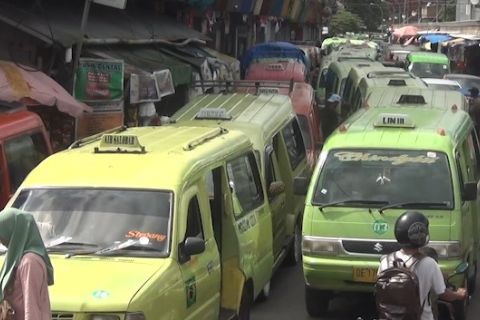 Dua ribu unit angkot di Ambon mendesak ditata ulang
