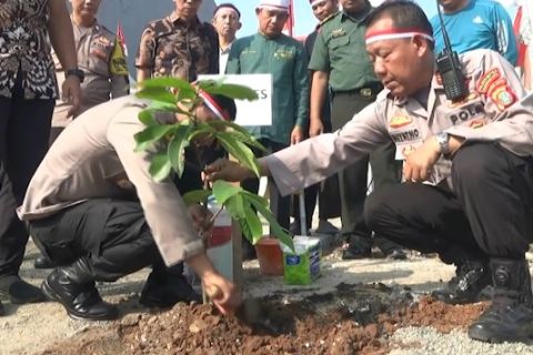 Jaga kualitas udara, Polres Metro Tangerang Kota tanam 1.000 pohon