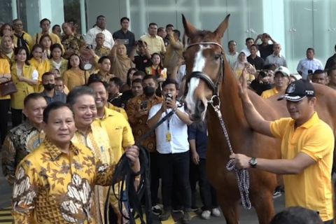 Kunjungi DPP Golkar, Prabowo Subianto dapat kejutan kuda
