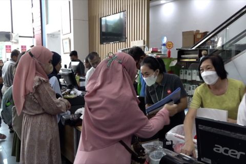 TB Gunung Agung di Kwitang masih dipadati konsumen