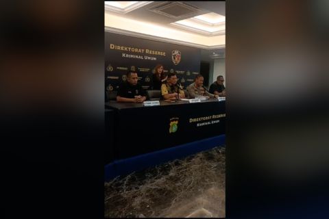 Tiga polisi ditangkap terkait jual beli senjata, bukan terorisme