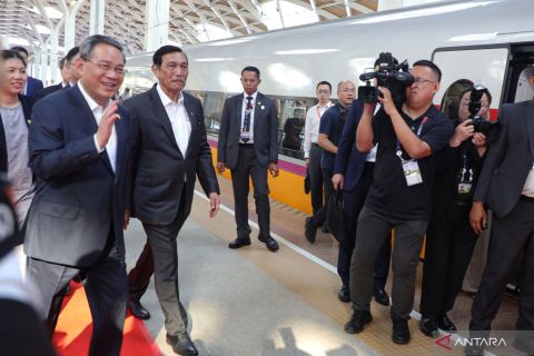 PM China mencoba Kereta Cepat