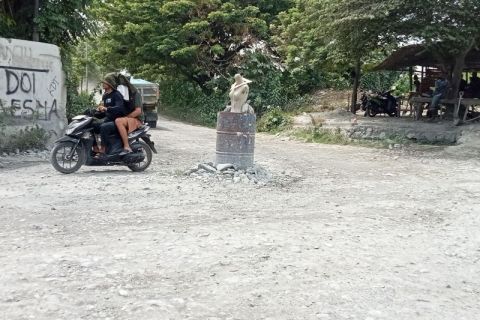 Warga keluhkan Jalan Lelemina yang rusak