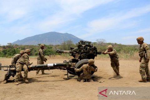 Latihan ketepatan sasaran bidik meriam