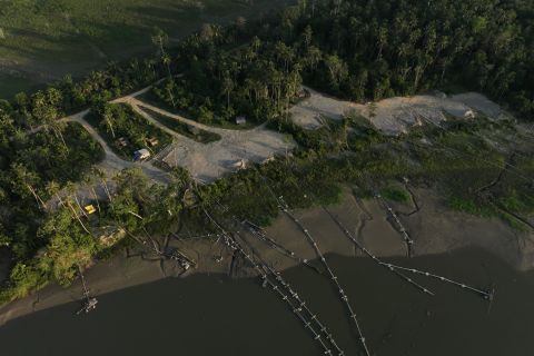 Penambangan pasir di Sungai Konaweha