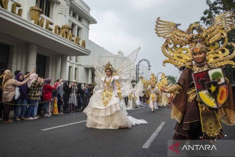 Kemeriahan kirab Pancasila di Bandung