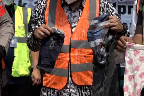 1.978 balpres pakaian bekas impor dari Malaysia dimusnahkan