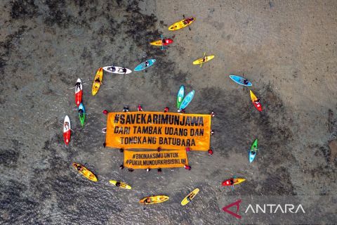 Aksi tolak tambak udang di Karimunjawa